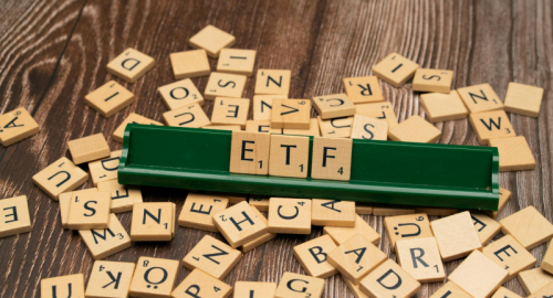 Come Calcolare l'Interesse Composto sugli ETF: Accumulazione e Distribuzione